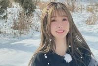 虞书欣晒雪地美照 笑容甜美鬼马可爱