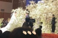朴信惠崔泰俊婚礼现场 李洪基献唱《话说》送祝福