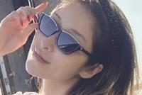 萧亚轩久违晒美照心情好 被狗咬伤一年脸上状态曝光
