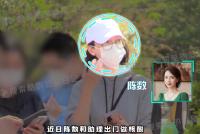 陈数烈日下排队做核酸 穿着休闲骑自行车出行好朴素