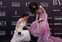 Angelababy和刘恺威女友同台 李晓峰贴心帮其整理裙摆