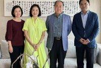 林青霞邀请莫言家中做客 吃饺子喝白酒相谈甚欢