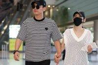 于晓光否认出轨后首现身 机场接机秋瓷炫牵手同行超恩爱