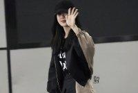 杨紫录制《我们的美好生活》路透释出 穿短裙露细直美腿