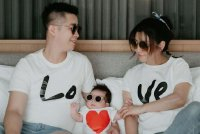 42岁Selina晒一家三口合照庆生 儿子小腰果正面照曝光