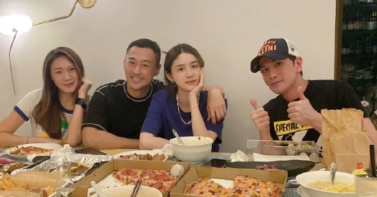 林峯夫妇和好友聚会