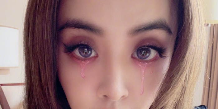 蔡依林流粉色眼泪秀锁骨 网友:美貌在线索命