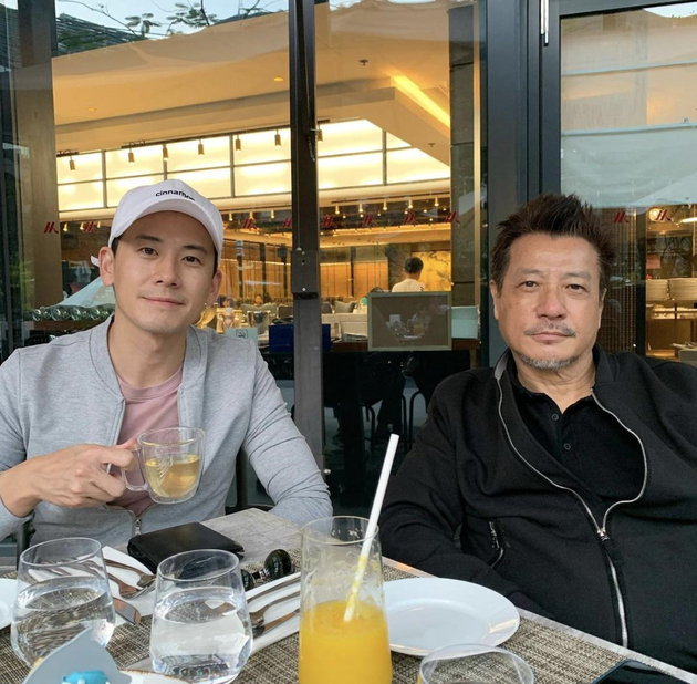 儿子陈宇琛晒出与石修合照