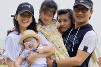 章子怡首晒儿子正面照 一家五口出镜超温馨