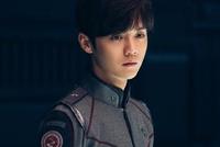 《上海堡垒》导演称用错了鹿晗 向佐怒斥:你是个男人吗?