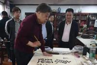 赵忠祥发文回应售卖书法 对收费见粉丝避而不谈