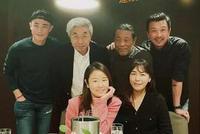 霍建华夫妇与剧组聚会 林心如素颜出镜婚戒吸睛