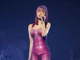 蔡依林晒巡演紫色裸钻裙造型 水果姐大赞称好喜欢