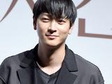 姜栋元将自己成立公司当老板 涉足影视制作行业