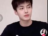 刘些宁账号发何与视频后秒删 目前双方暂无回应