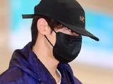 车银优抵达韩国机场 眼睛红肿低头疾行眉头紧锁