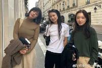 闺蜜感情好!网友巴黎逛街偶遇周冬雨马思纯