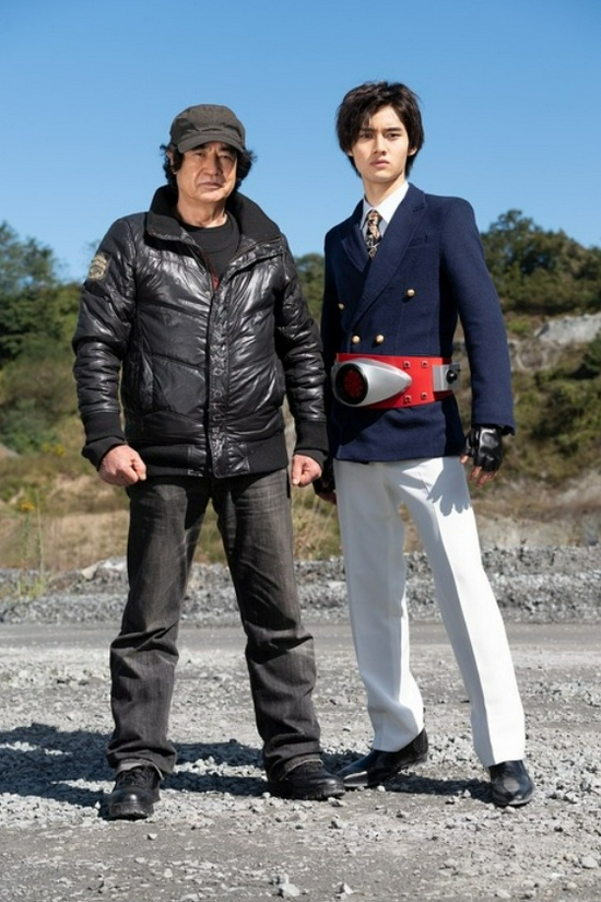 演员藤冈弘和儿子藤冈真威人