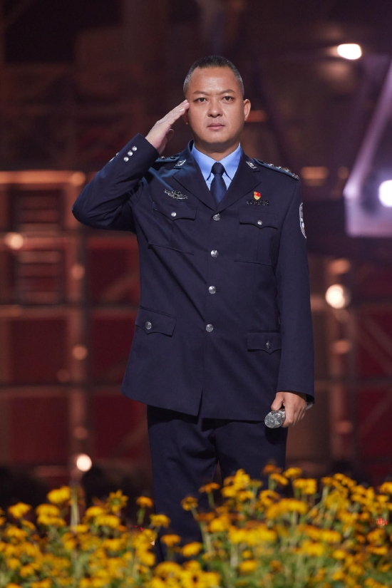 云南特警贺丽远