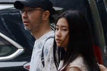 刘仪伟女儿亭亭玉立