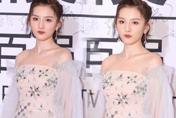 宋祖儿抹胸裙锁骨杀