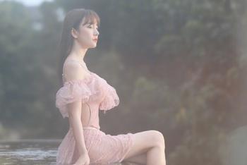 张檬穿泳装秀性感曲线