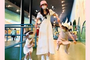 方媛晒照变超人妈妈