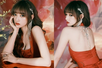 程潇红色短裙美背诱人