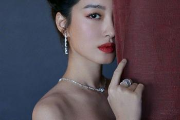 杨采钰秀天鹅颈
