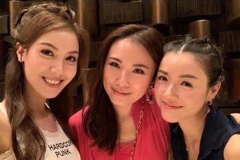 三届港姐冠军同框比美