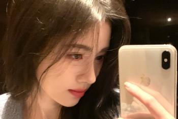 鞠婧祎秀迷人下颌线