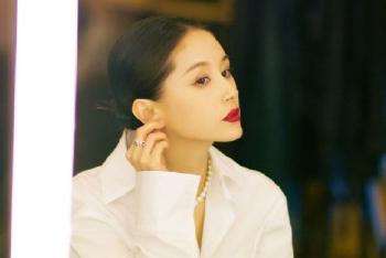 王子文红唇好妩媚