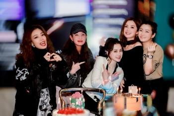阿Sa容祖儿Selina为阿娇庆生