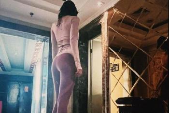 倪妮晒玩滑板背影照