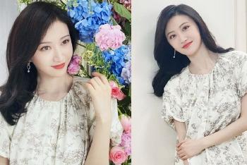 景甜碎花裙笑容甜美