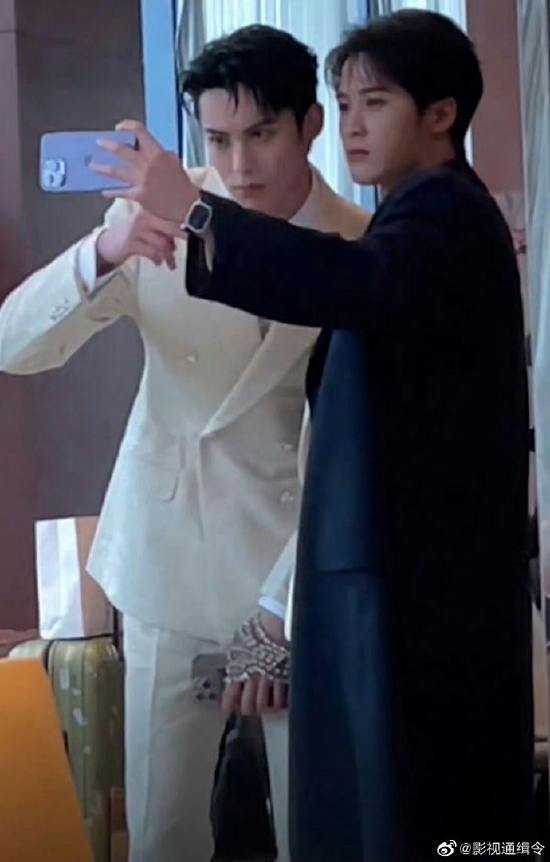 専用‼︎ 2023 微博之夜 現場直筆サイン王鶴棣檀健次映像スクリーンショット付き 王鹤棣檀健次微博之夜后台合影并肩举手机自拍|王鹤棣|檀健次|王鹤棣|檀