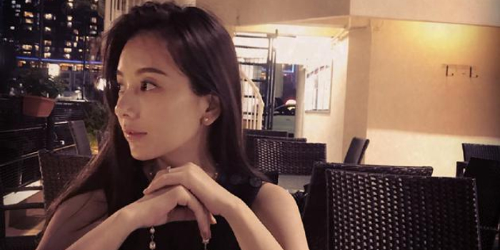 方媛被传怀二胎后晒美照 网友:对面是孩子他爸