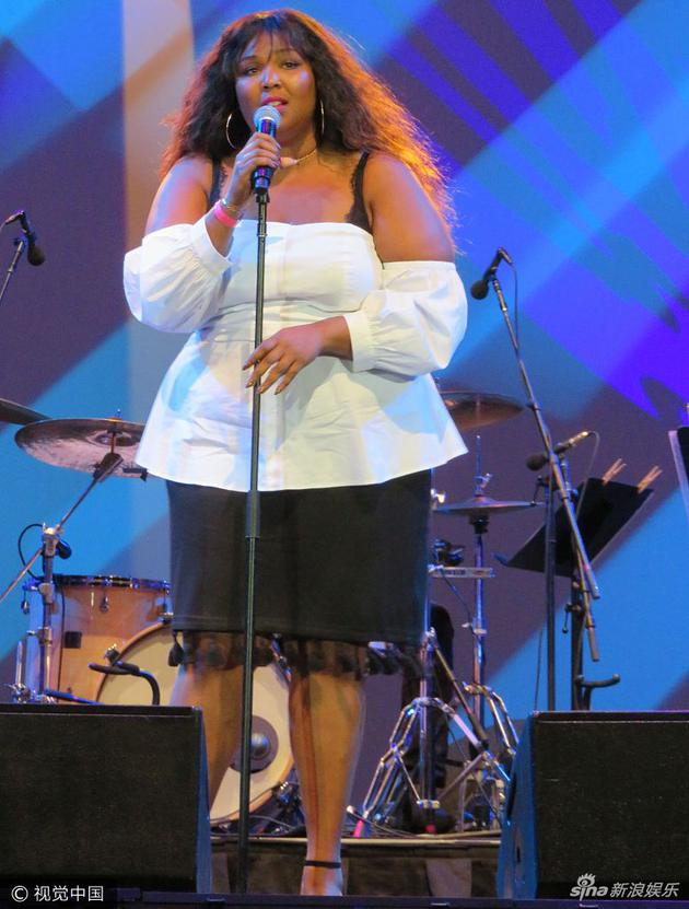 莉佐（Lizzo）