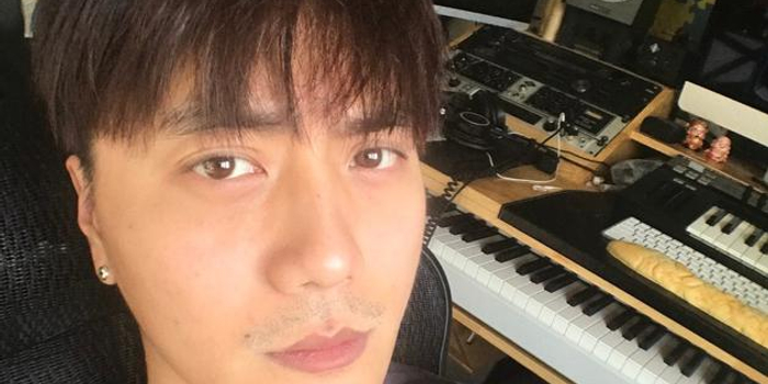 07快男陆虎地下爱情 与女友微博用情侣头像