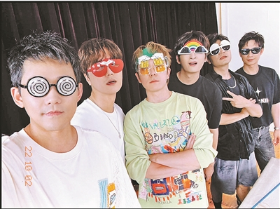 “再就业男团”成员