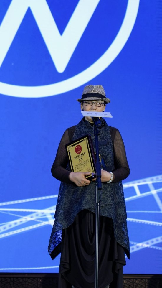 潘虹凭《菜肉馄饨》获最好女主角