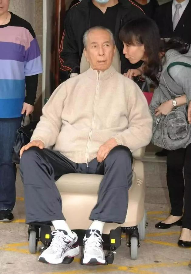 何鸿燊中风病倒