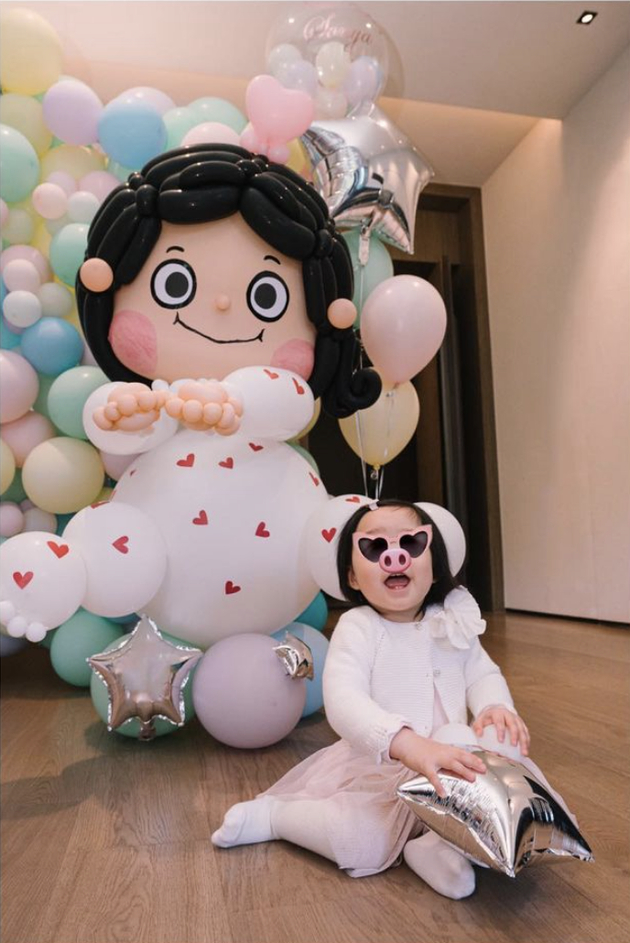 为女儿准备大型气球