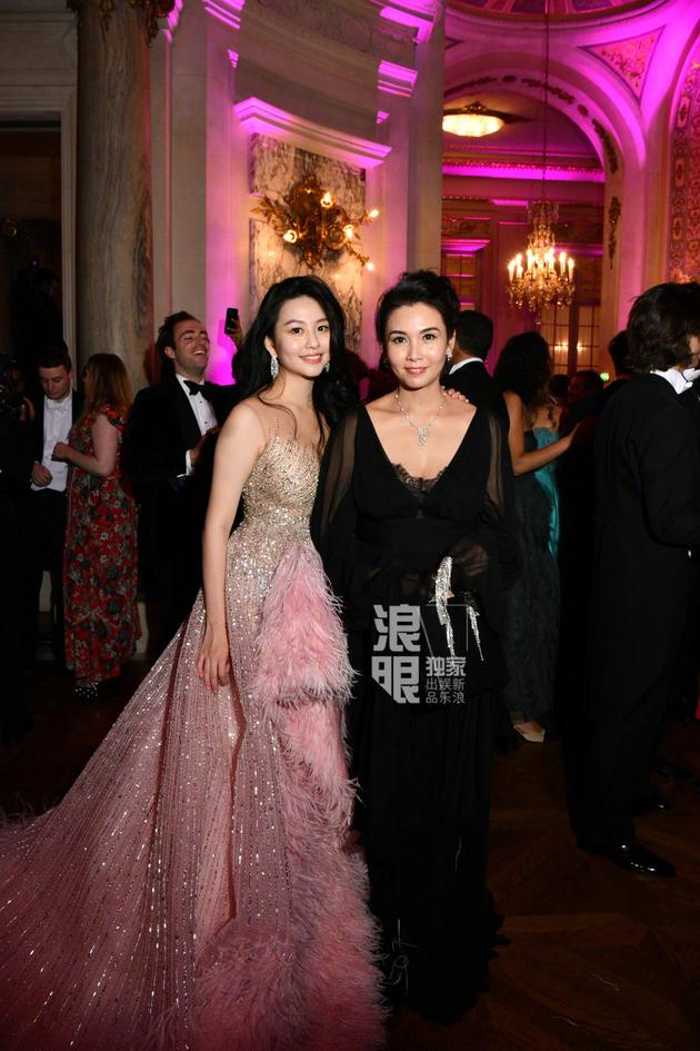 邱淑贞女儿沈月受邀参加巴黎名媛舞会&nbsp;摄影：Yunling Fang