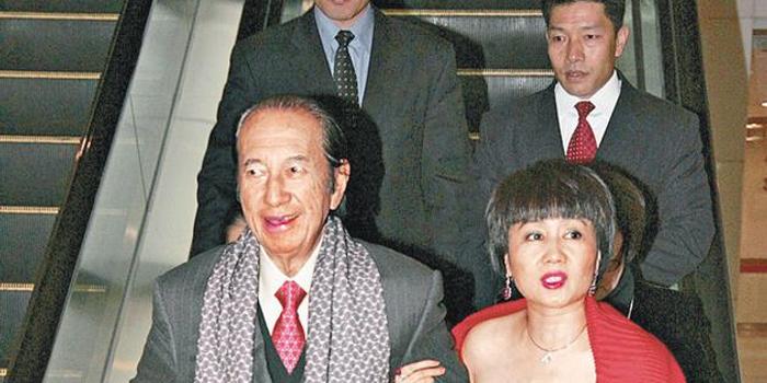 四太与赌王一舞倾情 98年诞下长女后获承认身份 手机新浪网