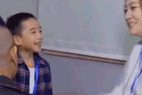 应采儿陈小春接吻爱意满满 jasper在旁翻白眼超嫌弃