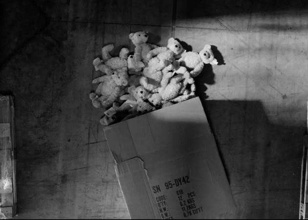 随着美国电视剧制作理念的不断升级，“神剧俱乐部”的规模也在逐步扩大，只是俱乐部里的会员来来去去，有些在两三季后就失去了会员资格，比如说《真探》；有些却始终如一保持水准，比如说《绝命毒师》。而《黑镜》，无疑属于后者。