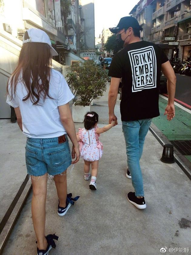 秦昊伊能静携米粒出游