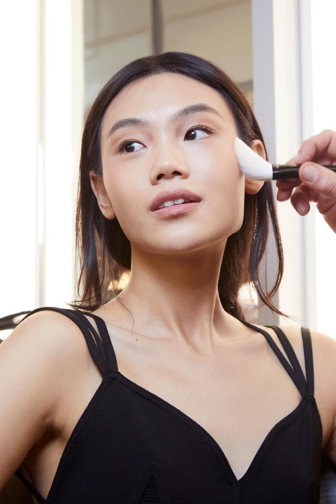 Emporio Armani 2023-24 秋冬系列秀场妆容
