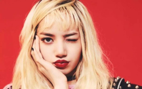 Lisa 金发+红唇